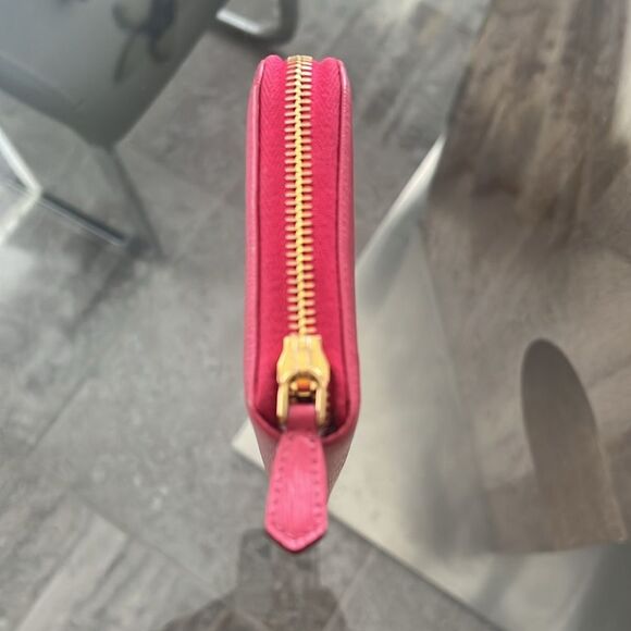 Prada Zip-Around Wallet in Pink Leather, Pristine - Picture 8 of 13